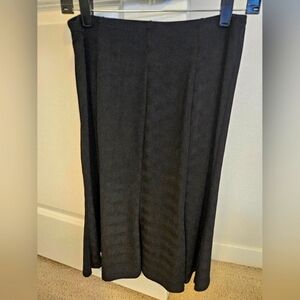 Long black casual skirt Notations
